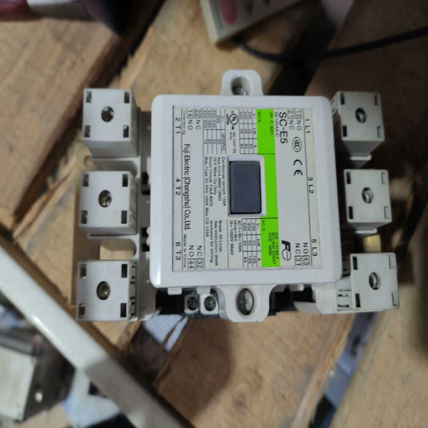 富士SC-E5SC-N6P交流接触器各一个，图片为实物拍适用