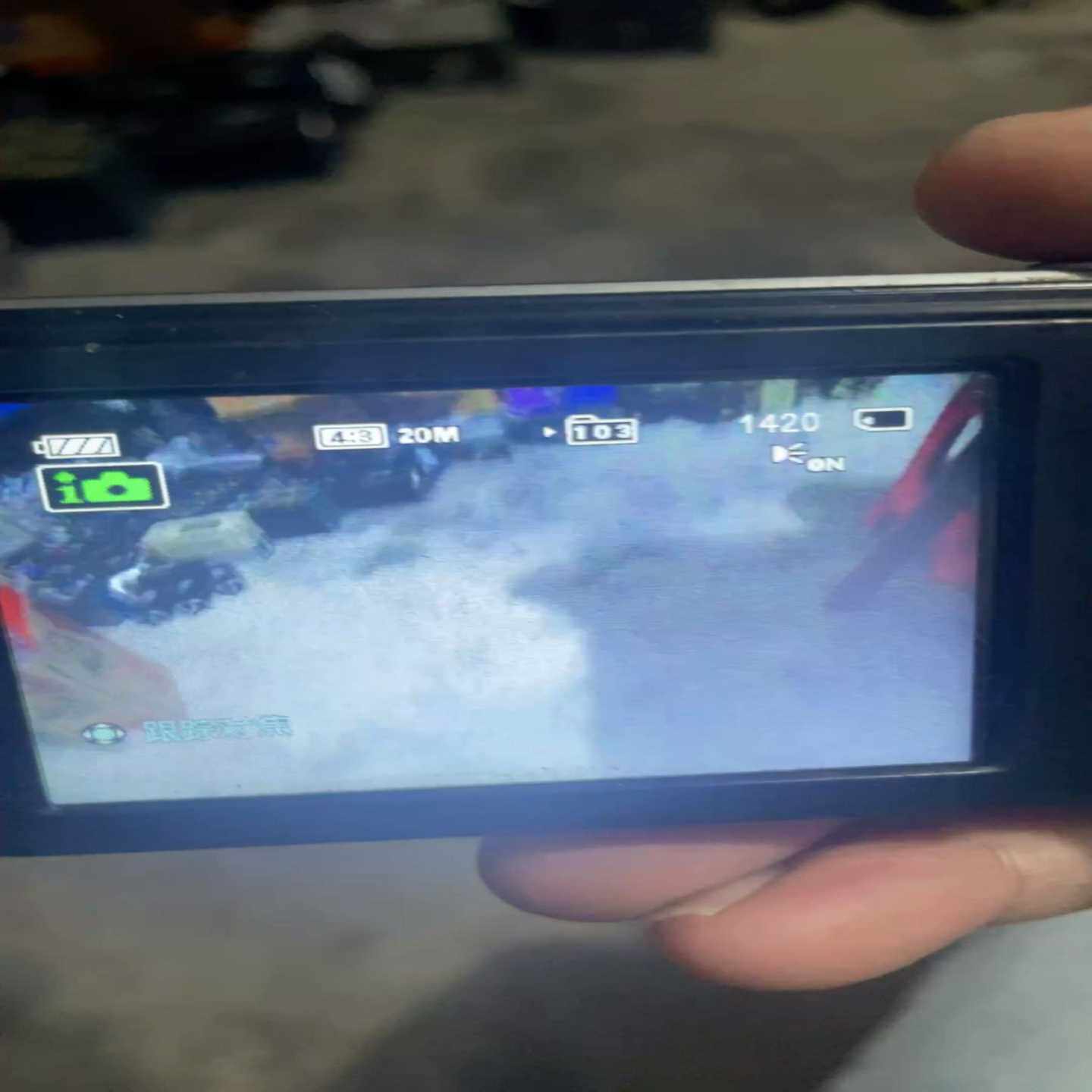 索尼W810数码相机，黑色机身，2010万像素，6倍光学变焦--议价商