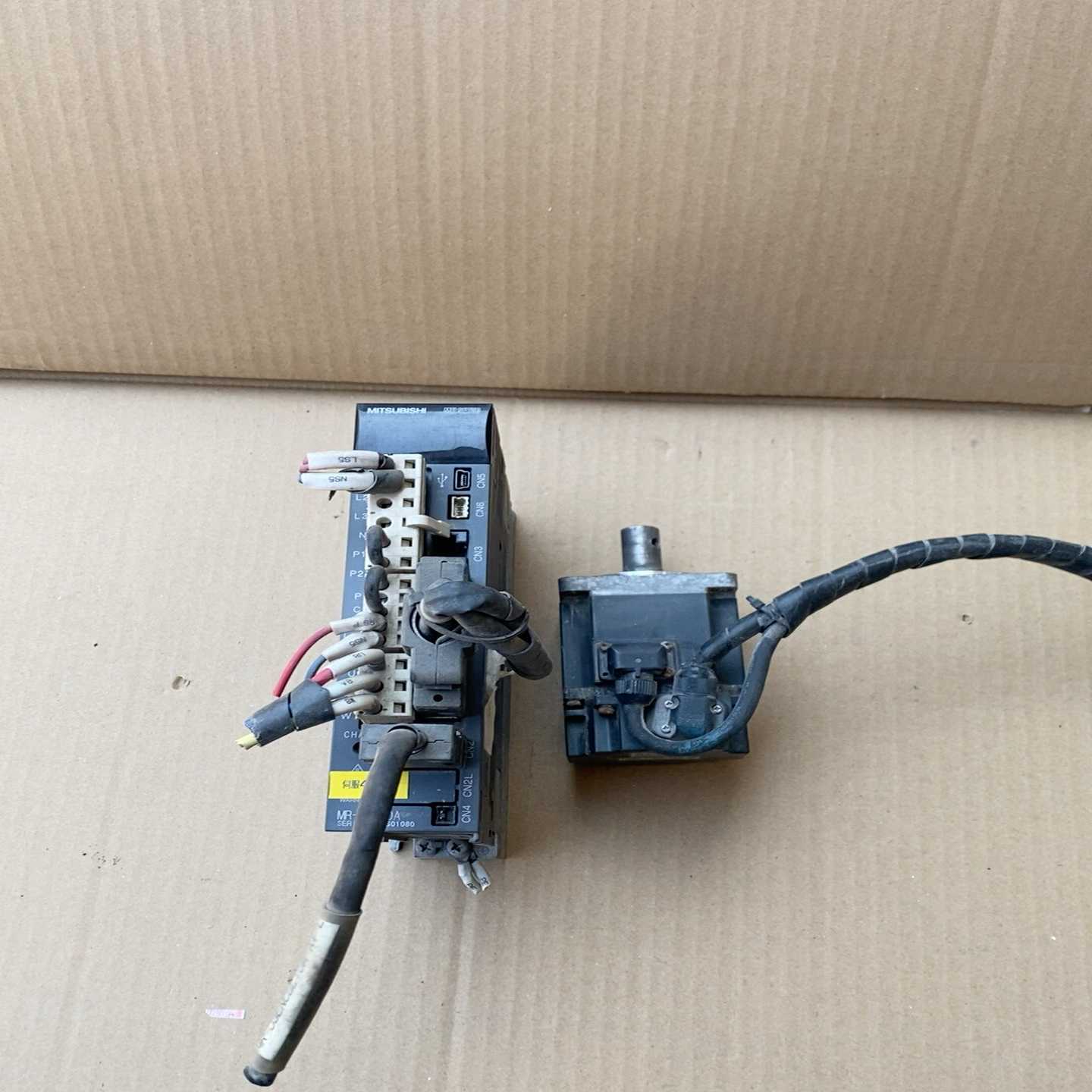 【议价】驱动器/电机MR-J3-20A，HF-KP23，，实适用