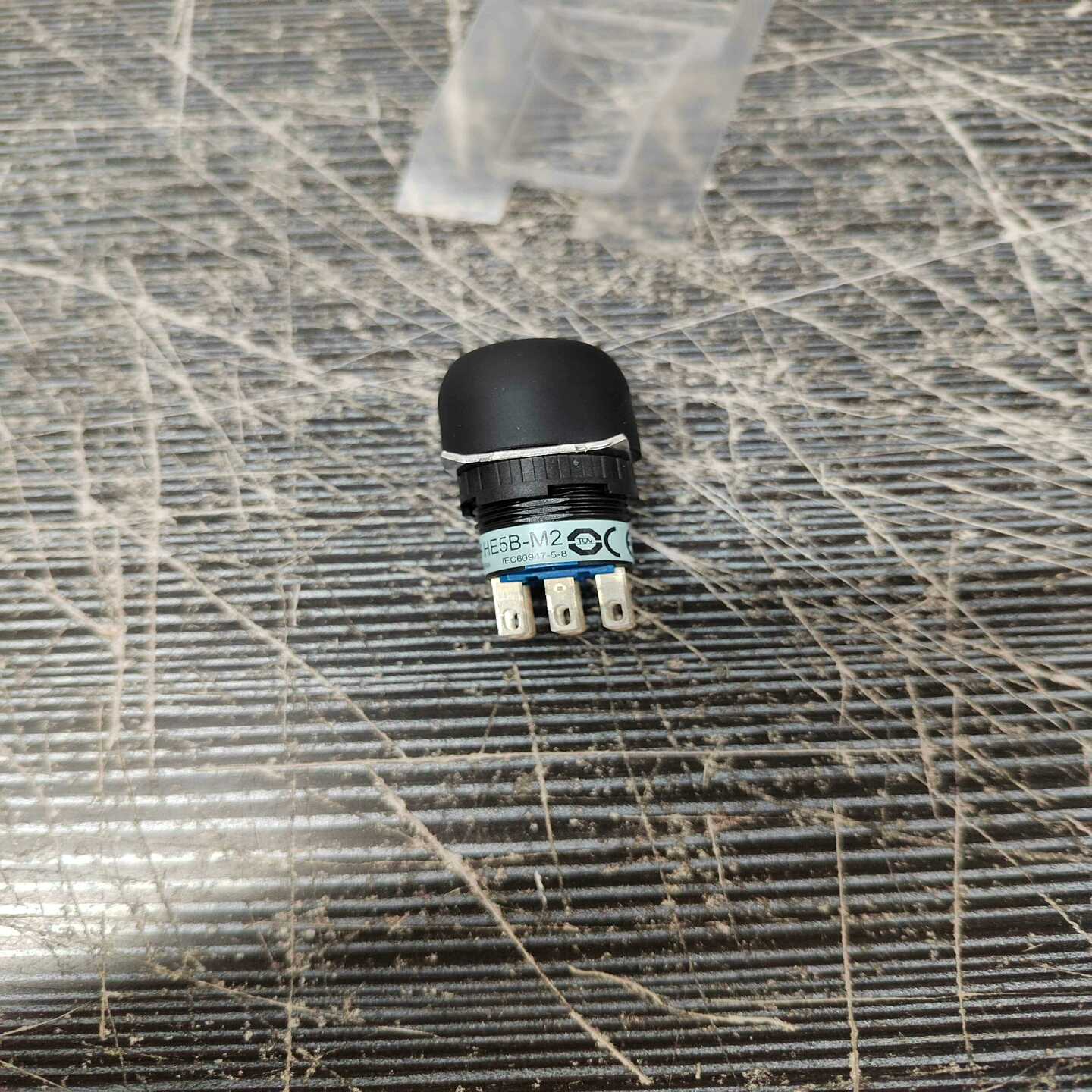 IDEC和泉使能开关HE5B-M2PBHE5B-M2PY询价