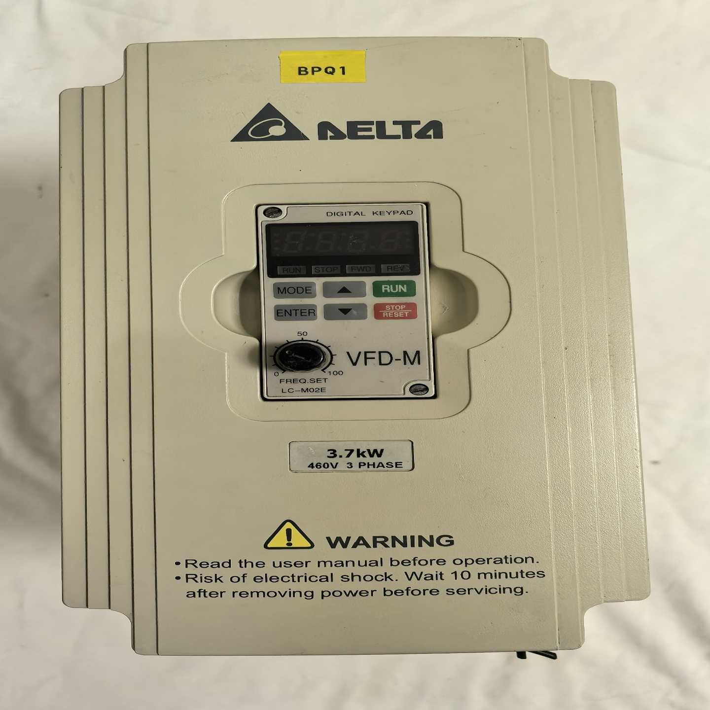 询价台达变频器:VFD037M43A实物拍图3.7KW