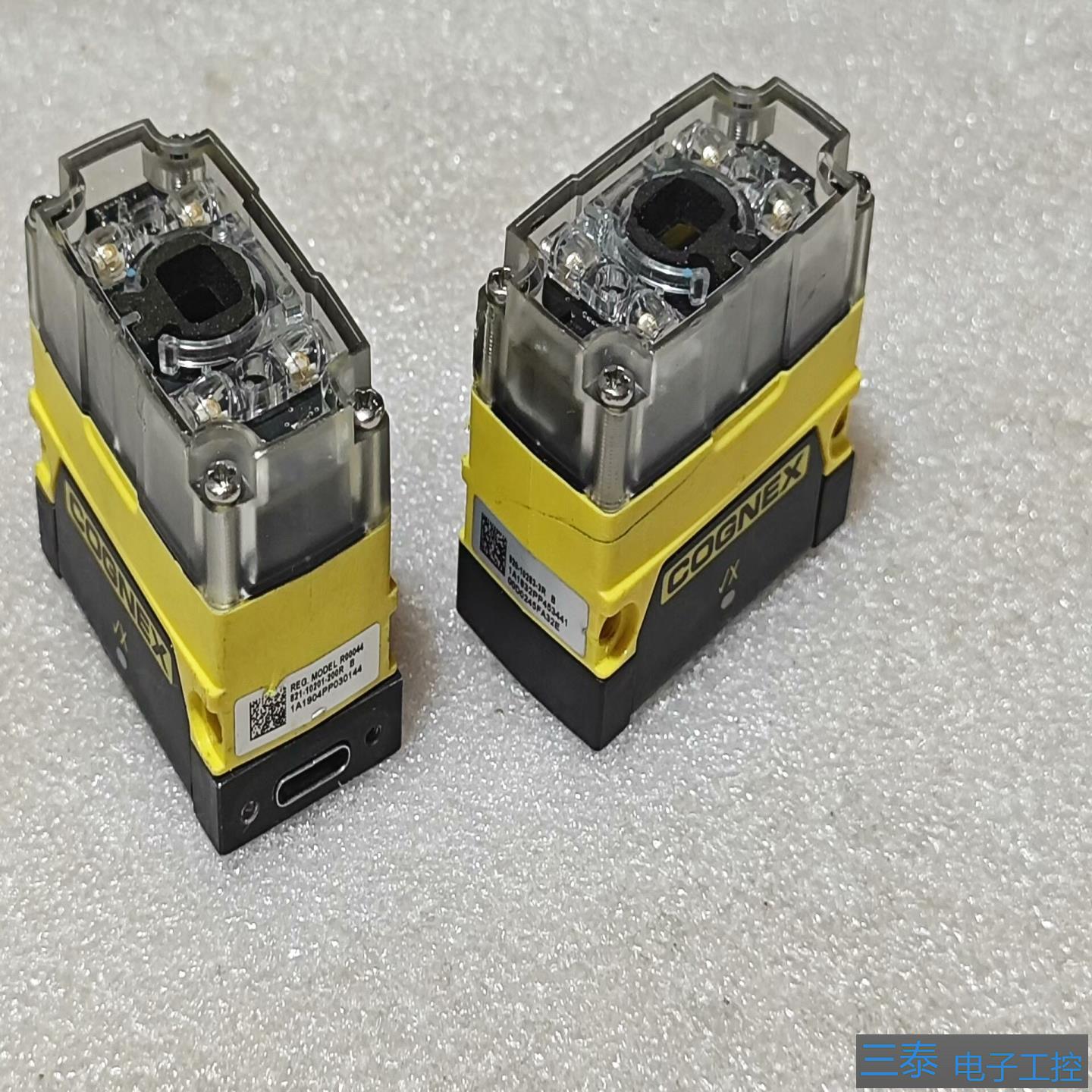 康耐视COGNEX固定扫码器型号DM72SX成色如图二，议价