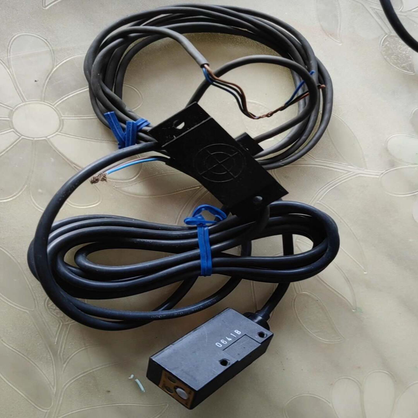 欧姆龙E2K-F10MC2E3S-DS10E41全新无包议价