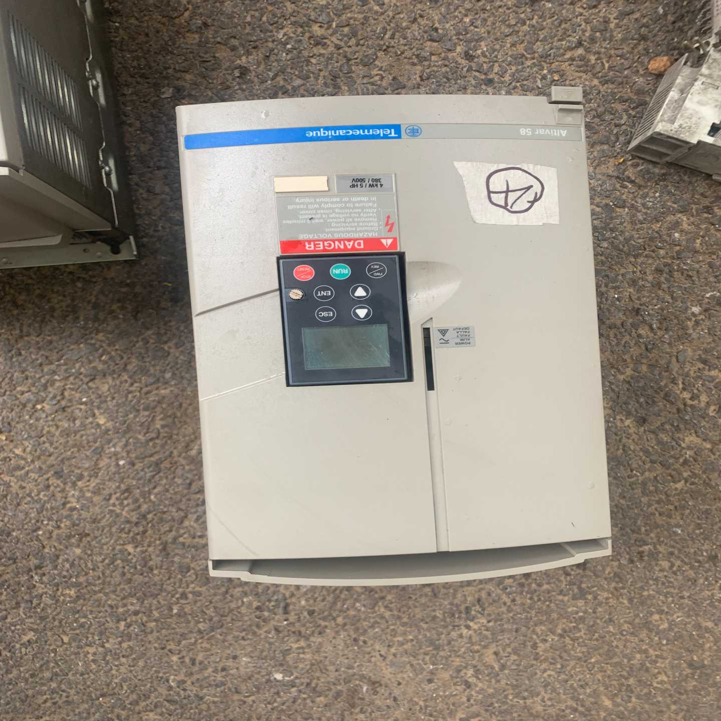 询价施耐德ATV58系列变频器ATV58HU72N4，4KW，3