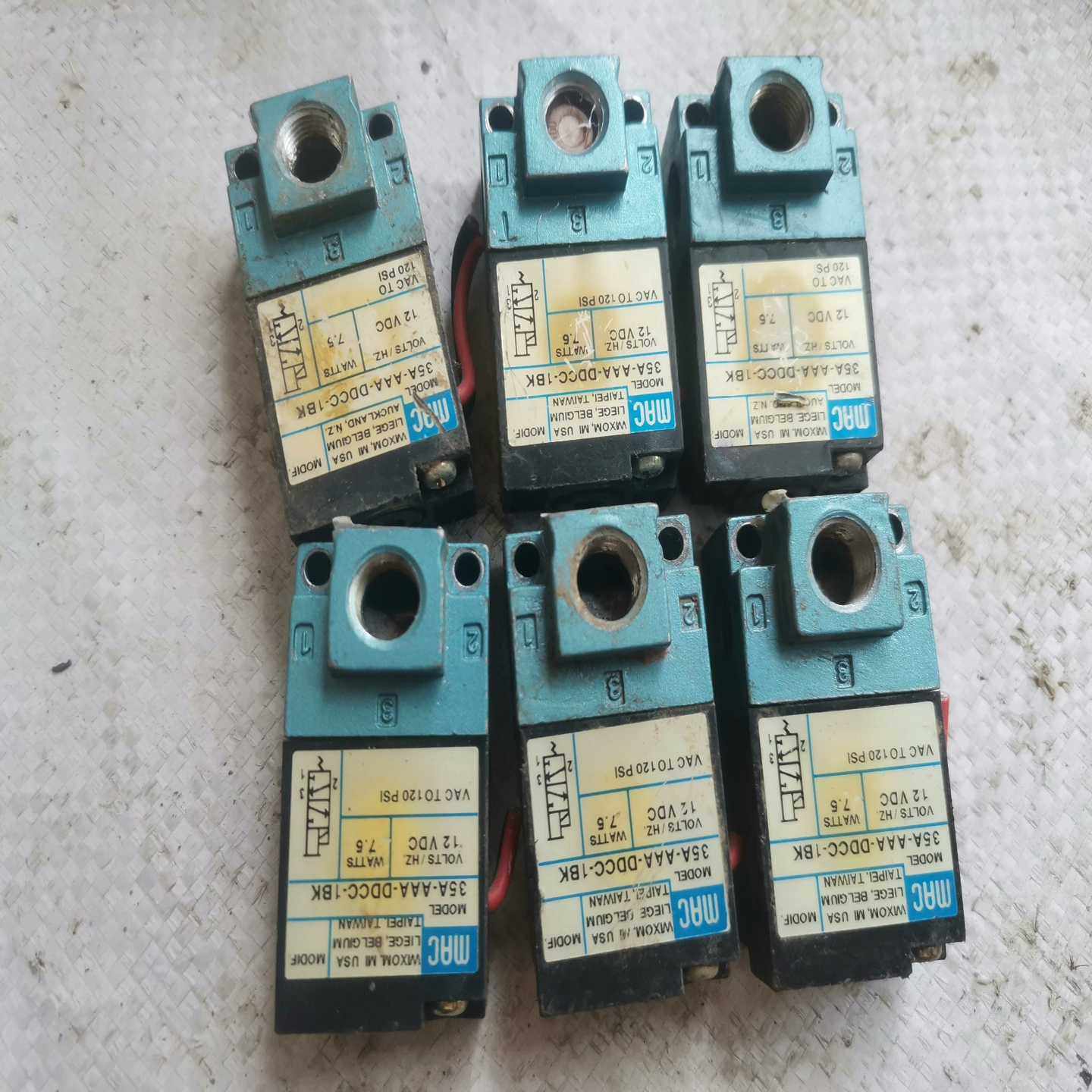 电磁阀35AAA-DDCC-1BK，图片是实物，没有线--议价商品