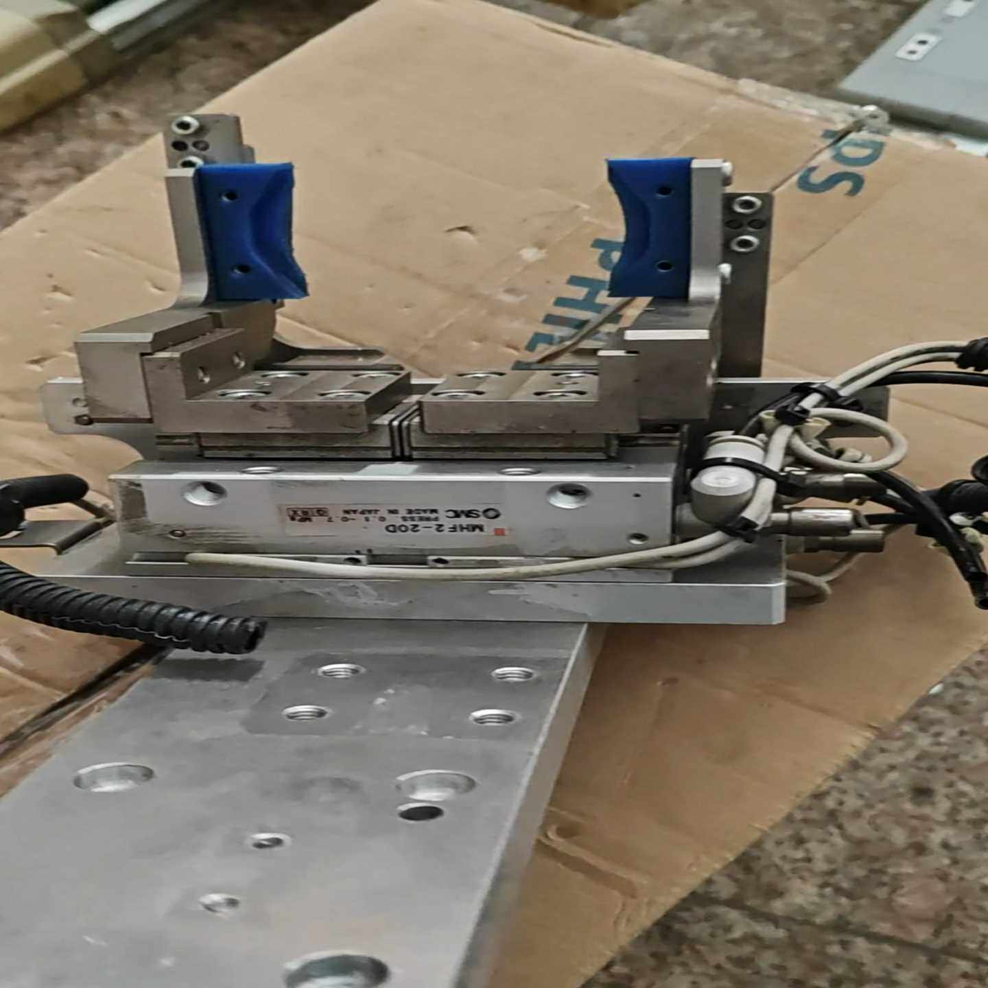 议价MM2-2M2-122气缸夹爪