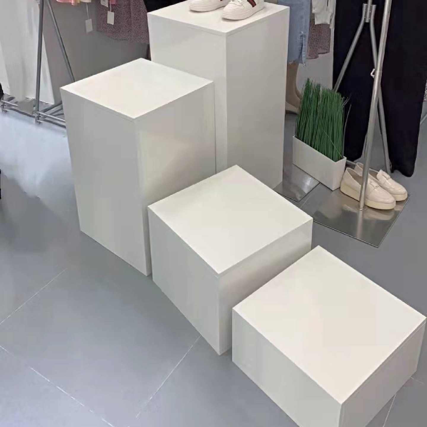 木质模特底座展示台脚踩台子直播站台正方形服装店橱窗展示台华庚