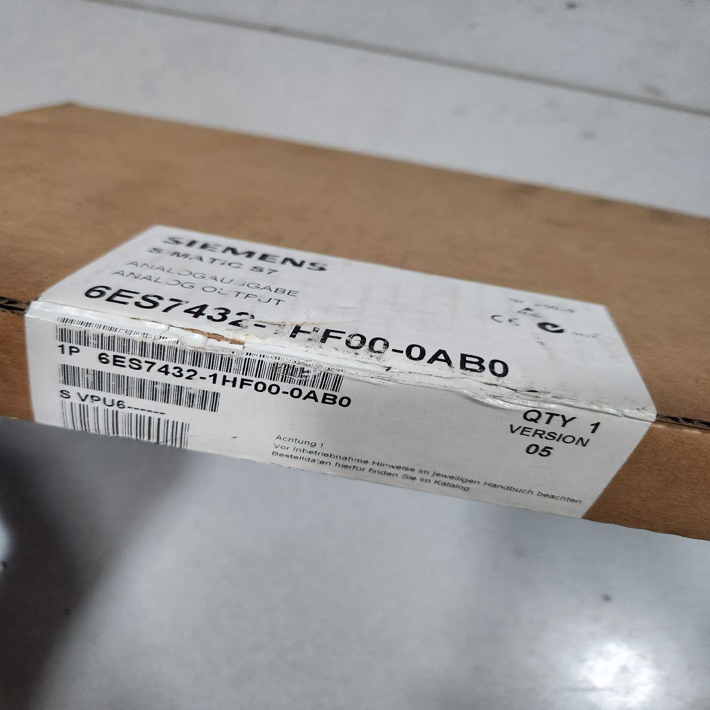询6ES7432-1HF00-0AB0，库存，没开封。