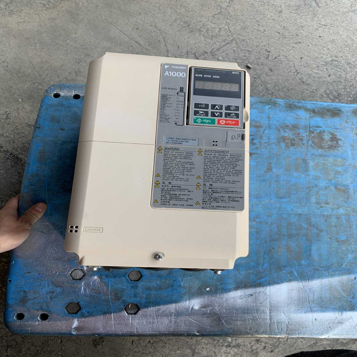 询价安川A1000变频器11KW，AB4A0031FBA，实物拍