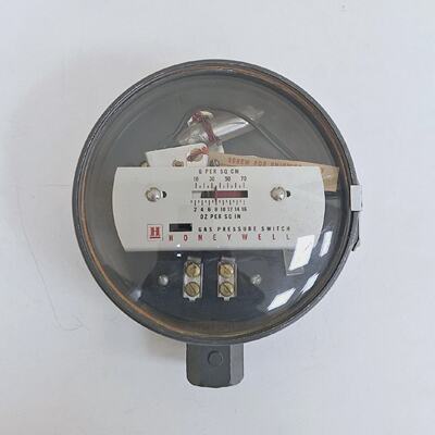 Honeywell C437  C437G 1002 1 Gas Pressure Switch
