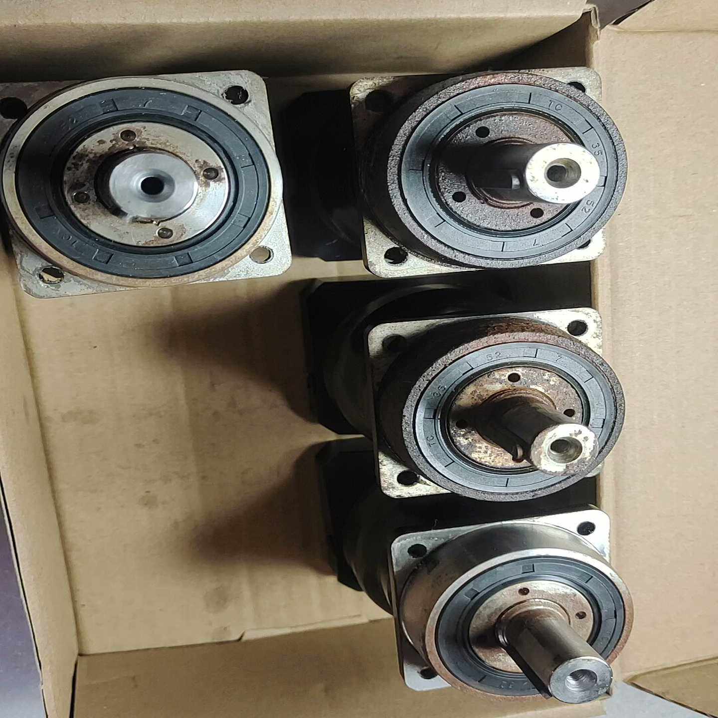 议价纽氏达特t精密行星减速机，060L1-0适用