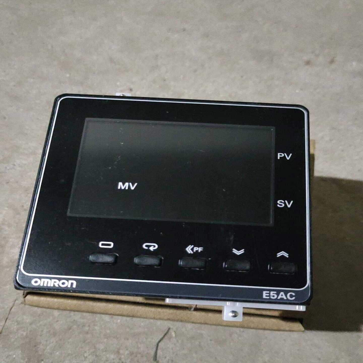 欧姆龙温控器E5AC-RX3ASM-800，型号见图。-议价