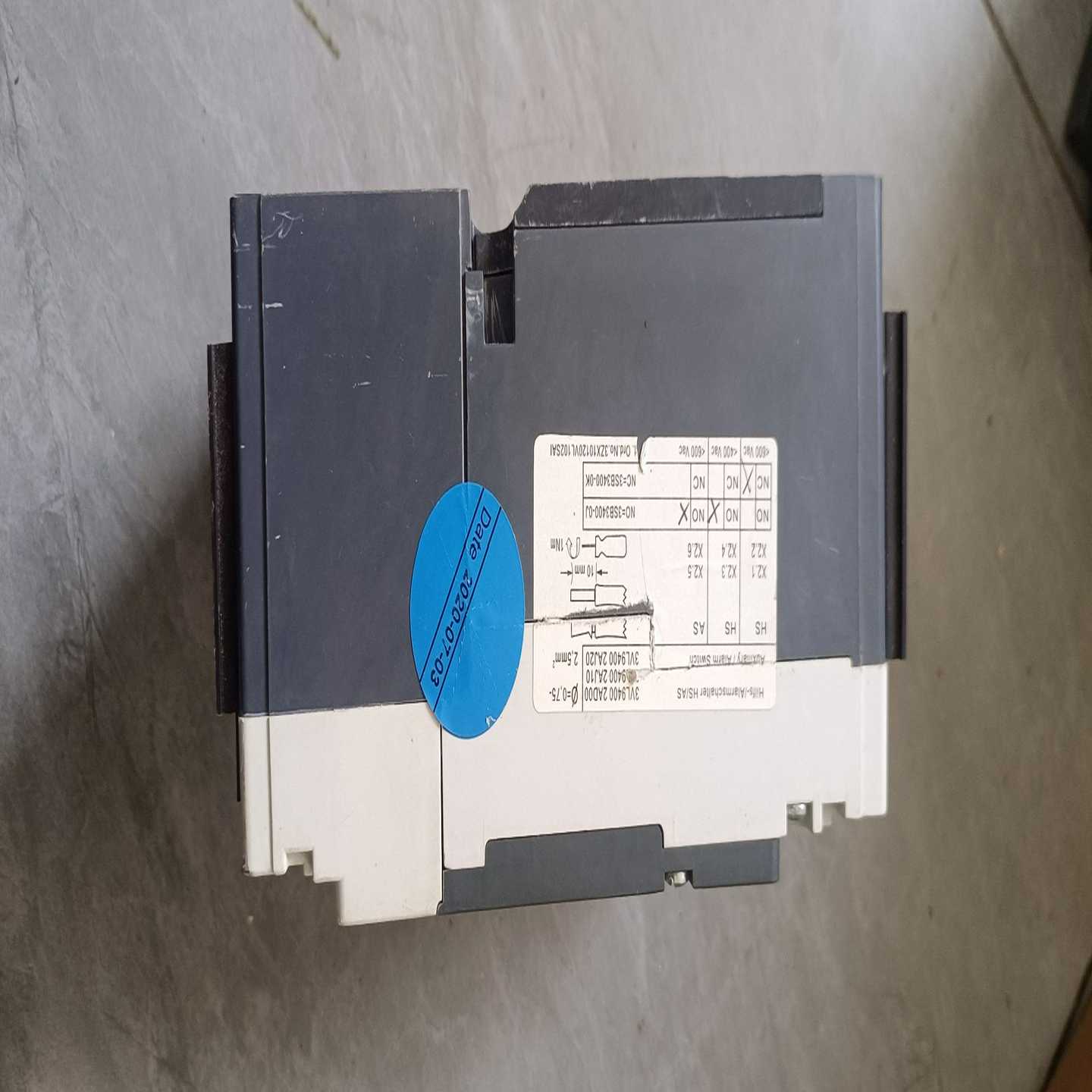 咨询-VL250塑壳断路器,4P250A外观成色如图,功