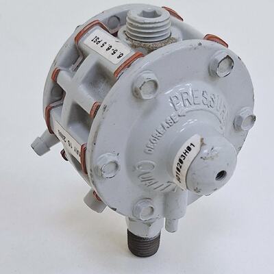 Qualitrol 8D10203H01 Pressure Control Bleeder Series
