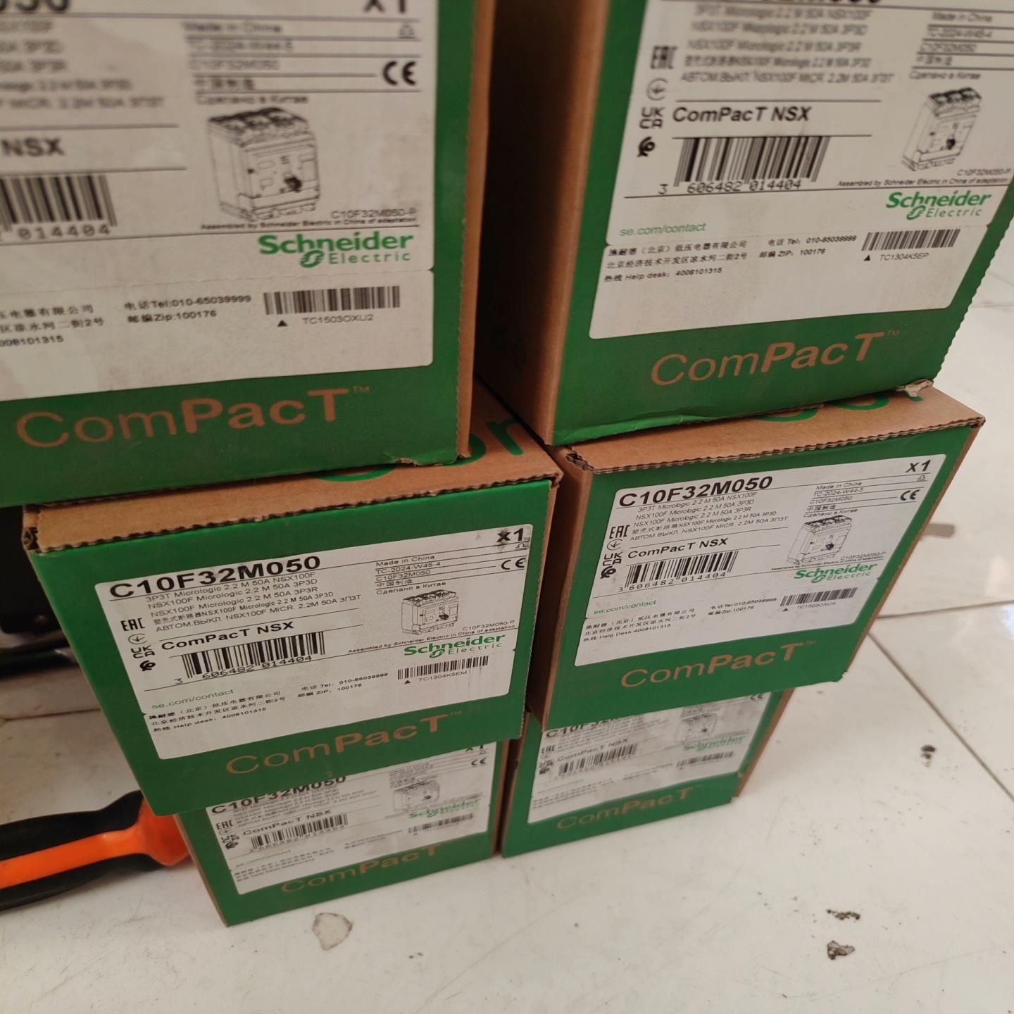 询价施耐德C10F32M050塑壳断路器