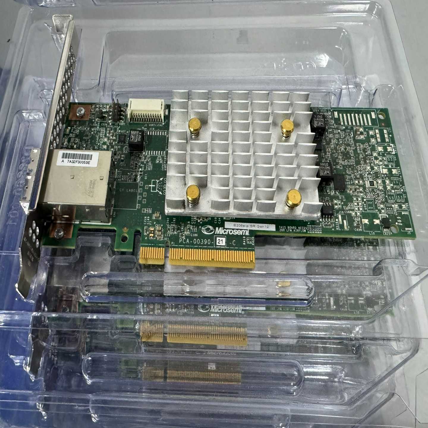 E208e-pSRGen10SAS阵列卡，型号8362--议价商品