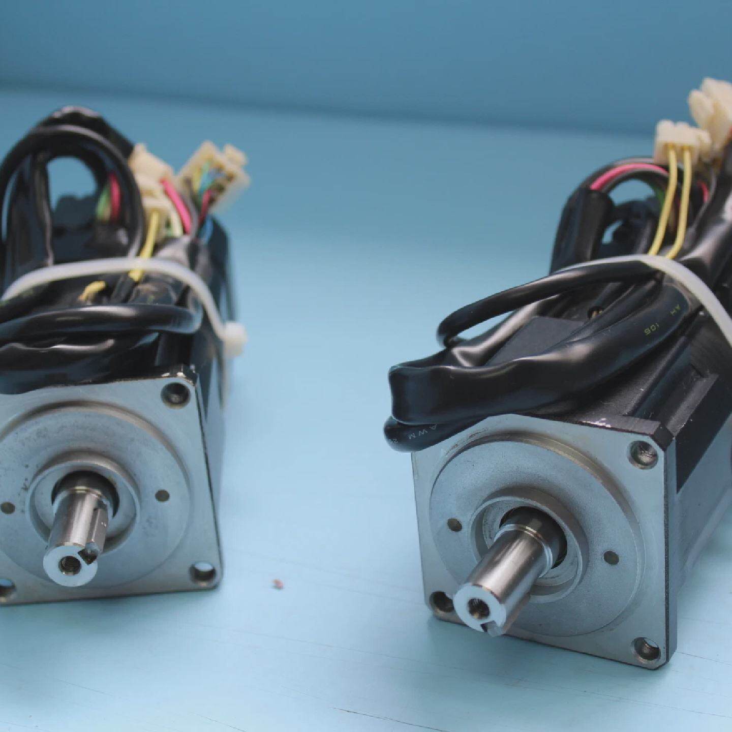 RockwellAC伺服电机CSM02BB1ABT31件二手免加急送货