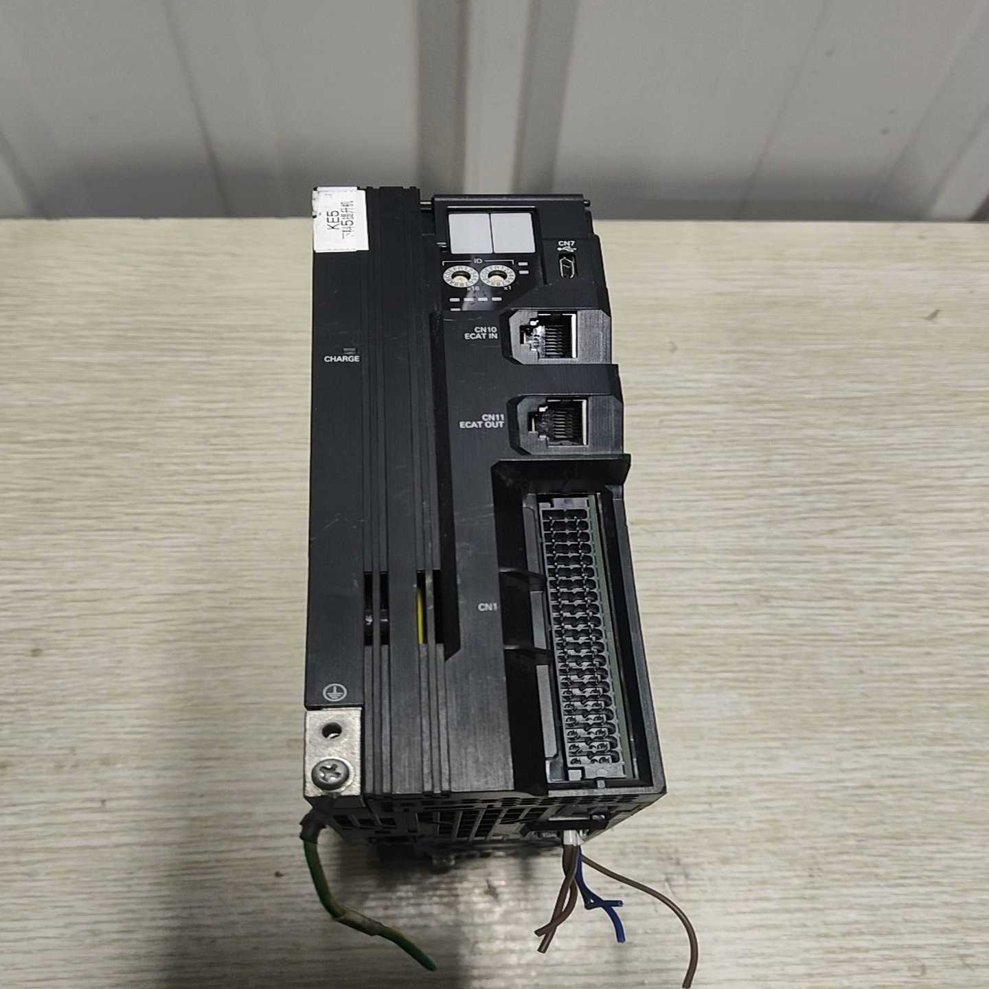 询价伺服驱动器R88D-1SN08H-ECT成色如图，