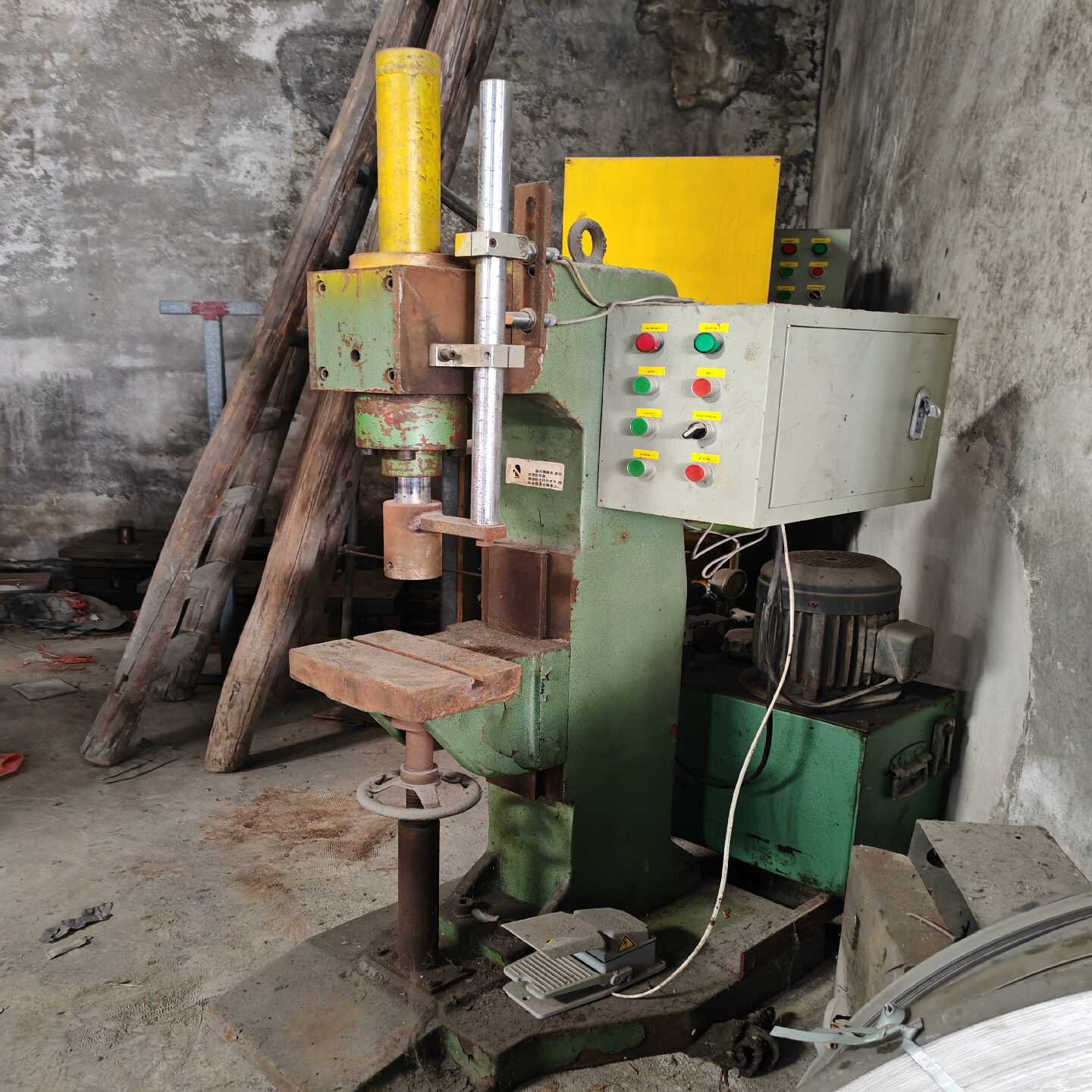 寻..旋铆机，液压旋铆机，油压旋铆机，台湾152旋铆机，厂里买来