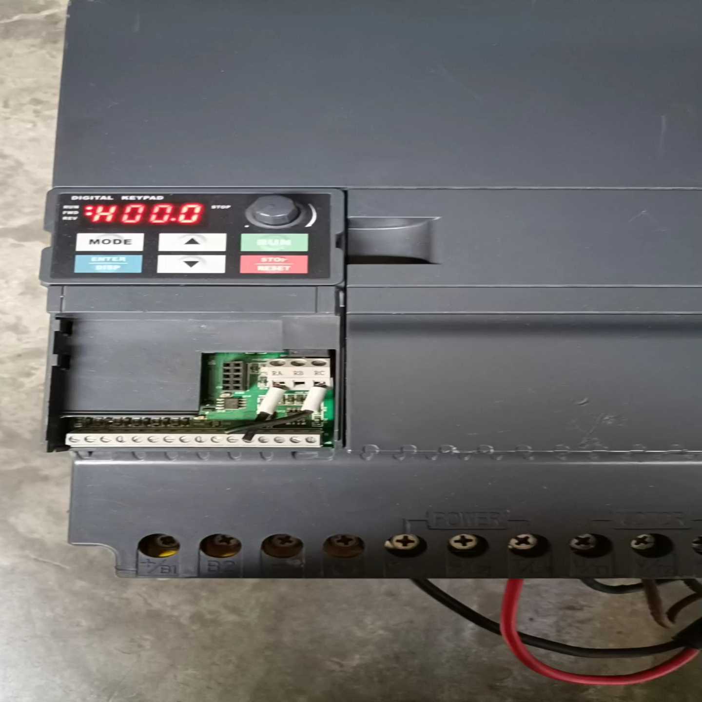 议价众辰变频器H2400S0018P拆机实物拍摄缺螺丝铭牌