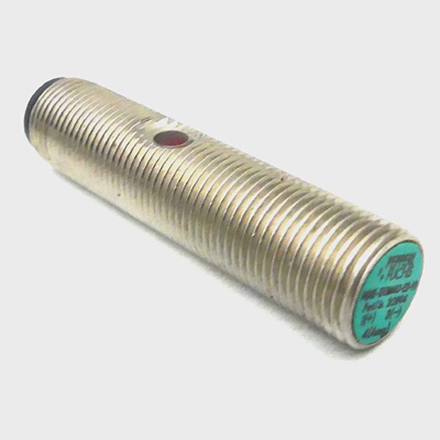 PEPPERLFUCHS NJ4E12GM40E2V1 Induktiver Sensor unused