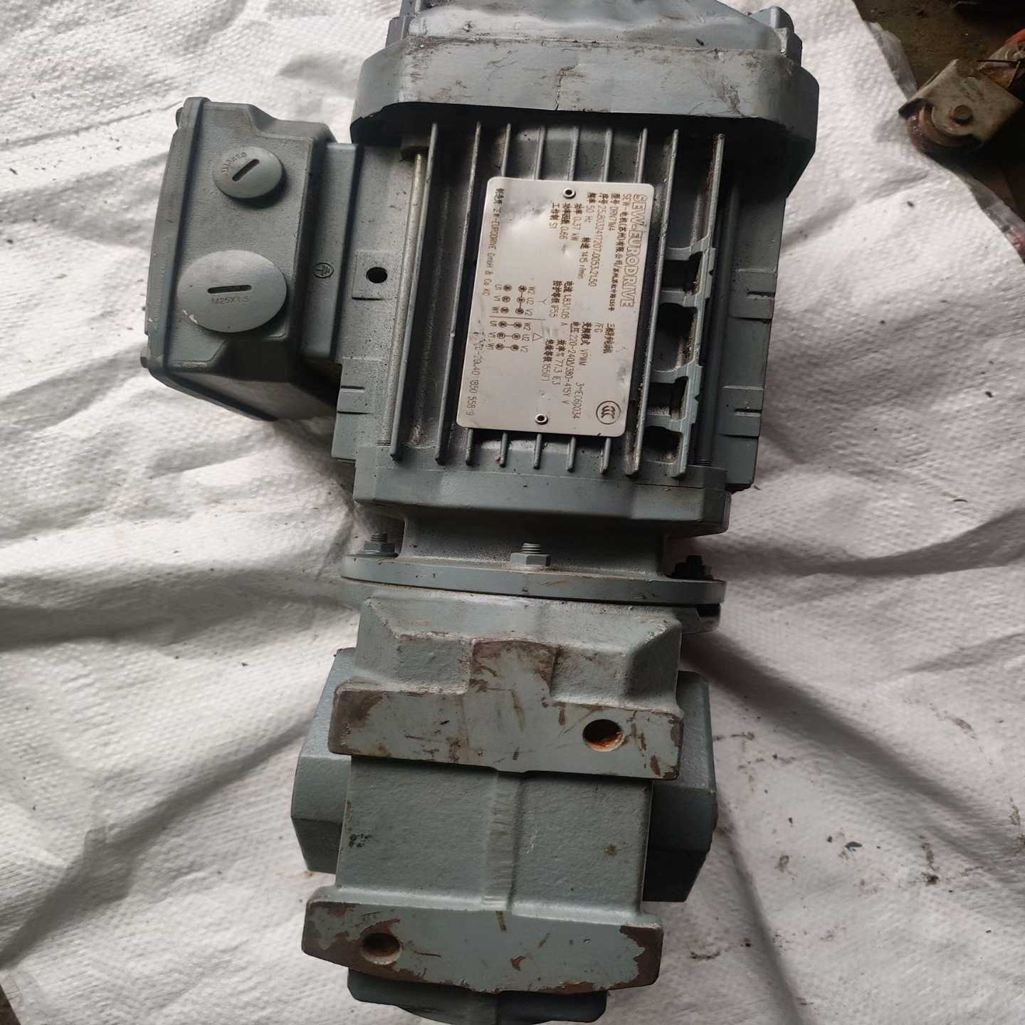 SEW减速机，型号：DRN71M4功率：0.37KW--议价商品