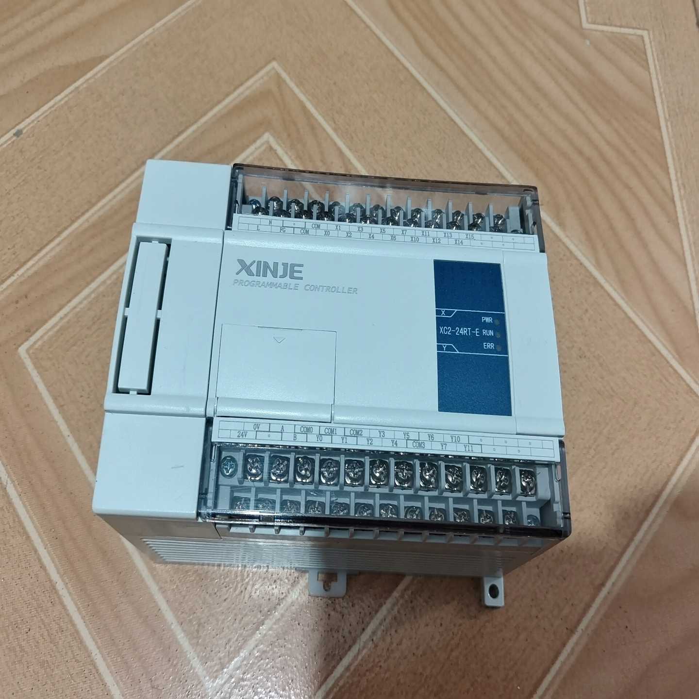 信捷PLCXC2-24RT-E，功能正常，成色为实图询价