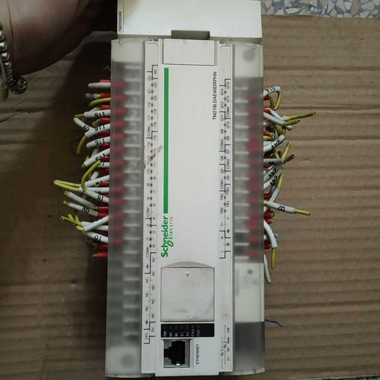 施耐德PLC控制器TM218LDAE40DRPHN，二手剪线--议价商品