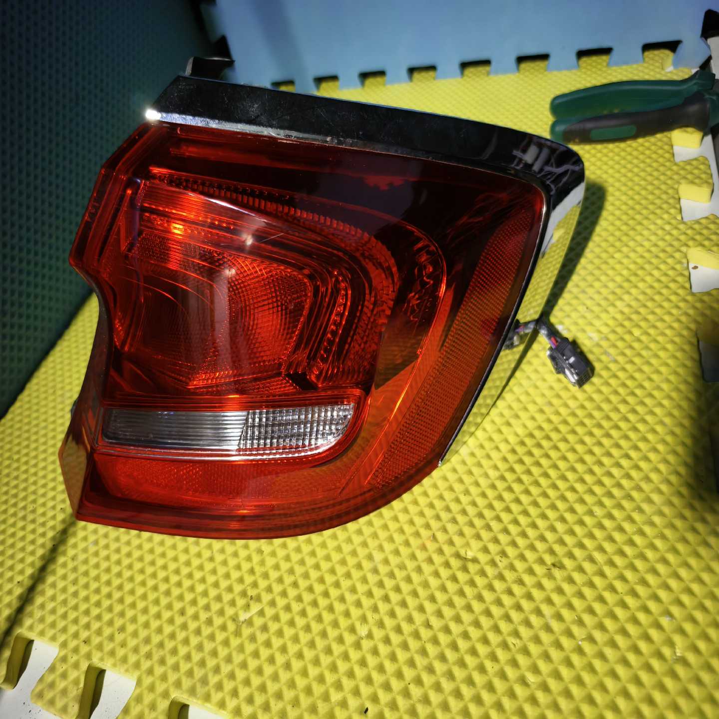 别克君越16-18款原厂拆车右后尾灯，转向灯、刹车灯一体，成--议