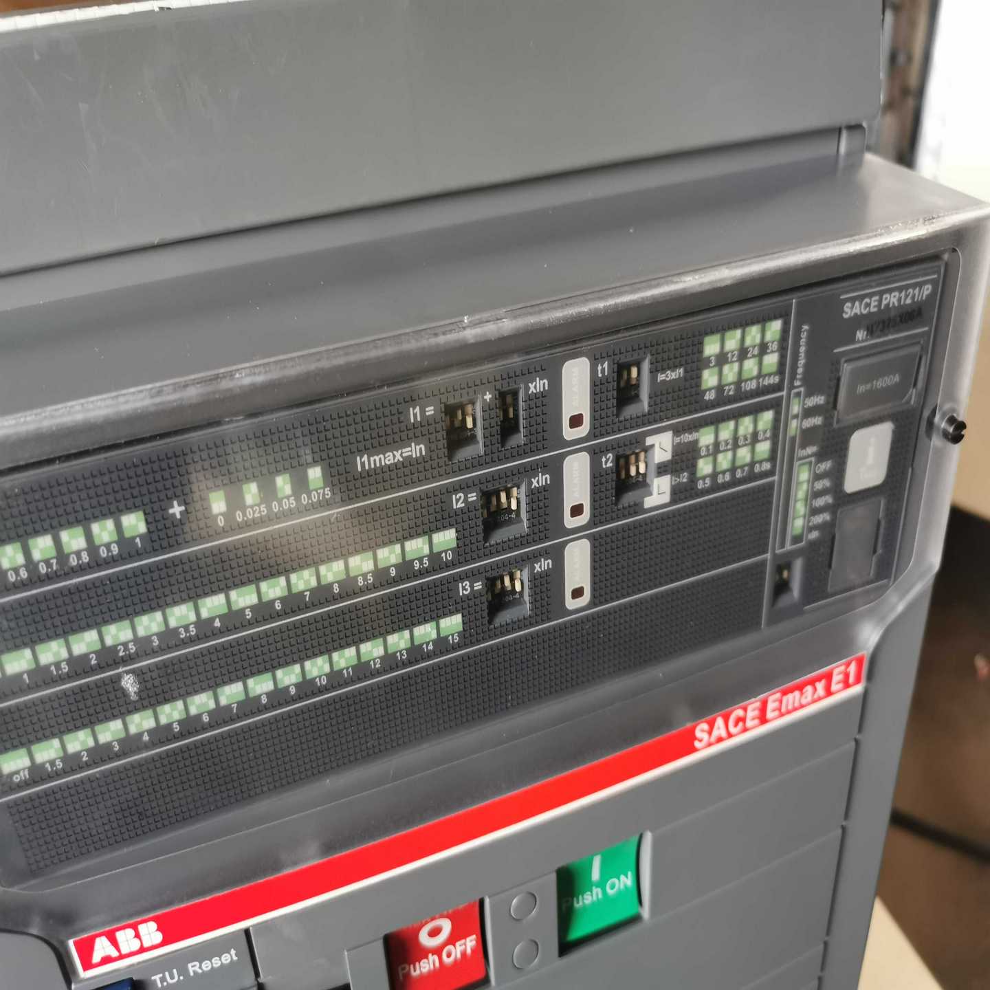 配件ABB框架断路器E1N1600 R1600PR121P-LIFHR议价