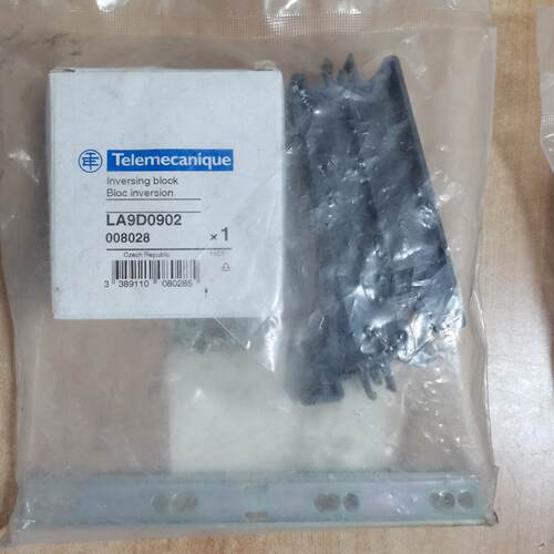 议价LA9D4002加LA9D0902辅助接触点加安装架现货实物拍图库存品