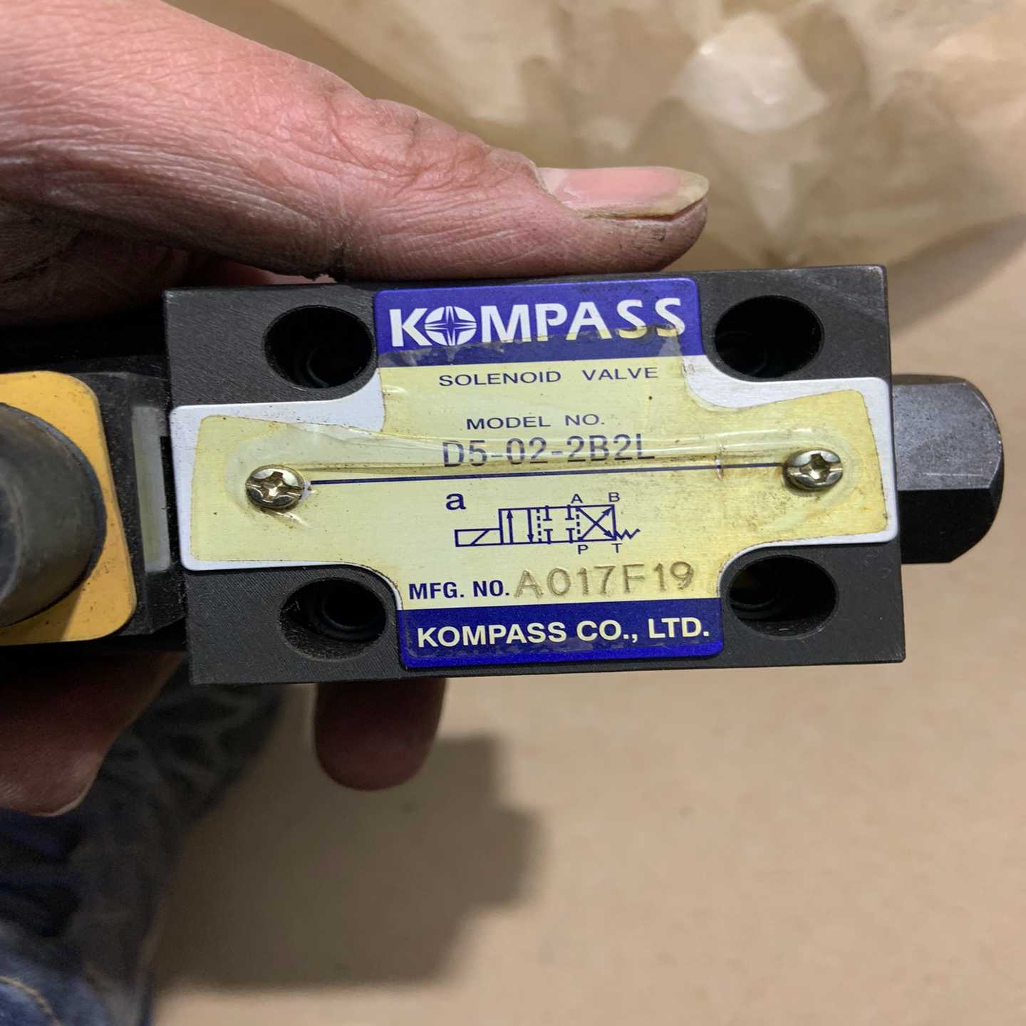 台湾KOMPASS 康百世电磁阀 D5-02-2B2L 看着~询价
