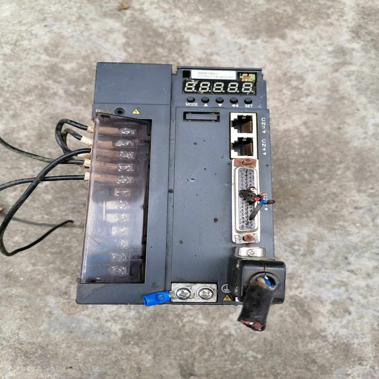 IS620PT5R4I-C驱动器1.5KW外观差。