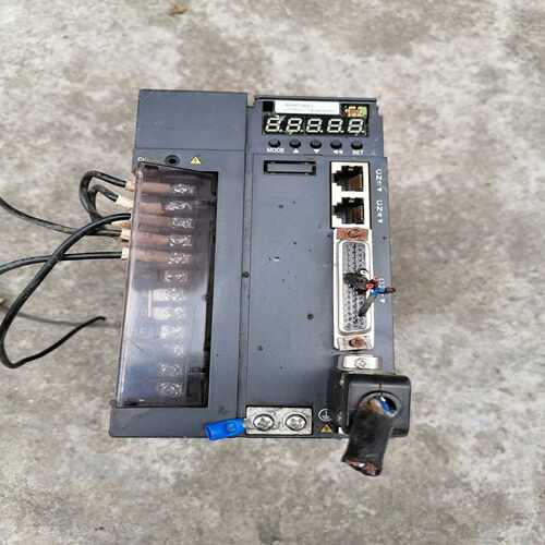 IS620PT5R4I-C驱动器1.5KW外观差。