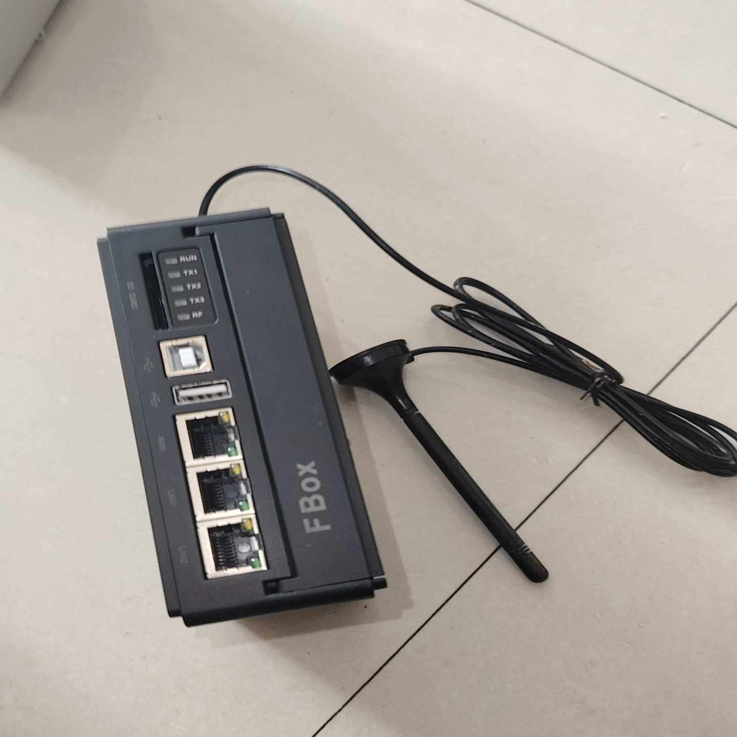 繁易FBOX-WIFI物联网关，支持4G和有线上网，带3个网--议价商品