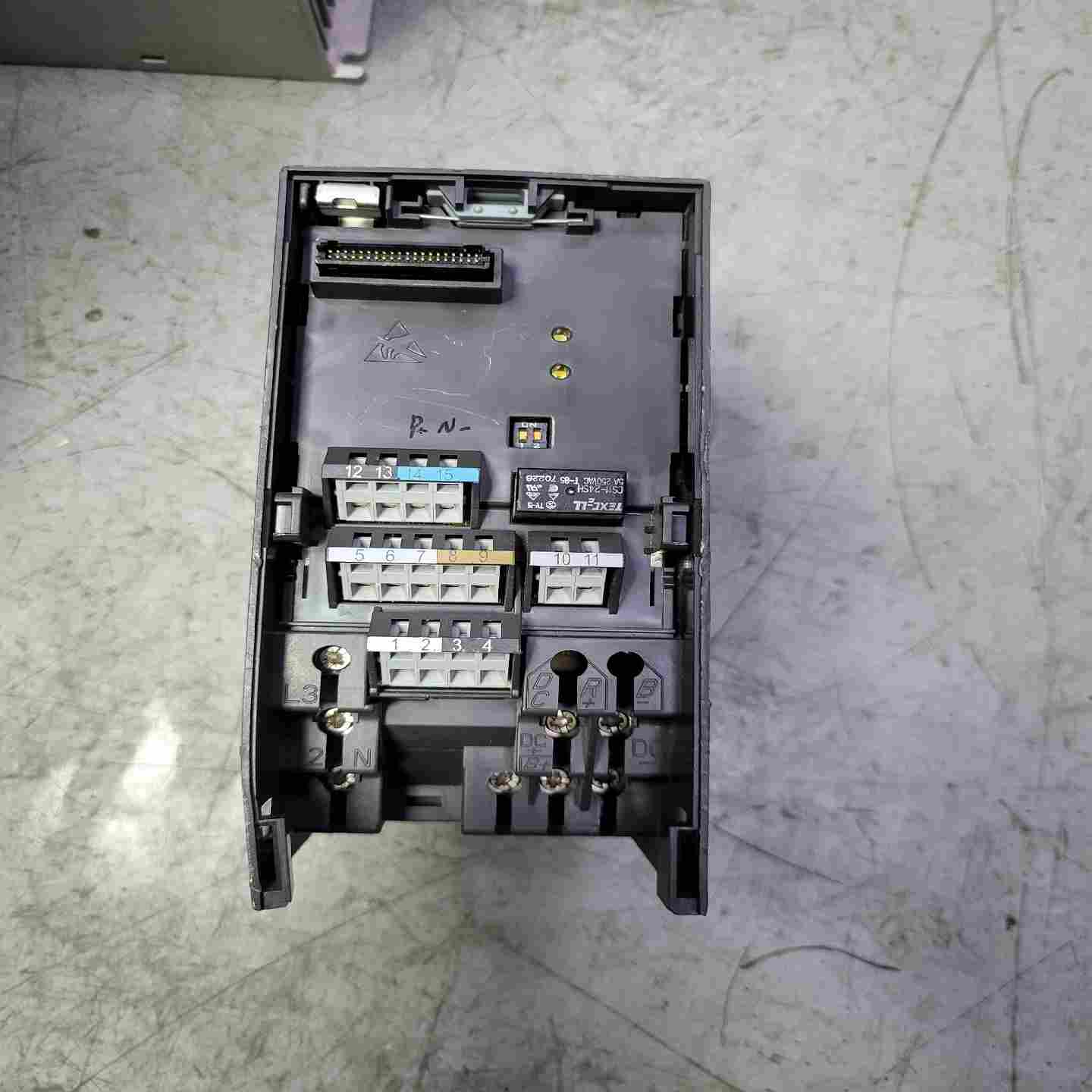 变频器0.75KW 6SE6420-2UD17-5AA~询价