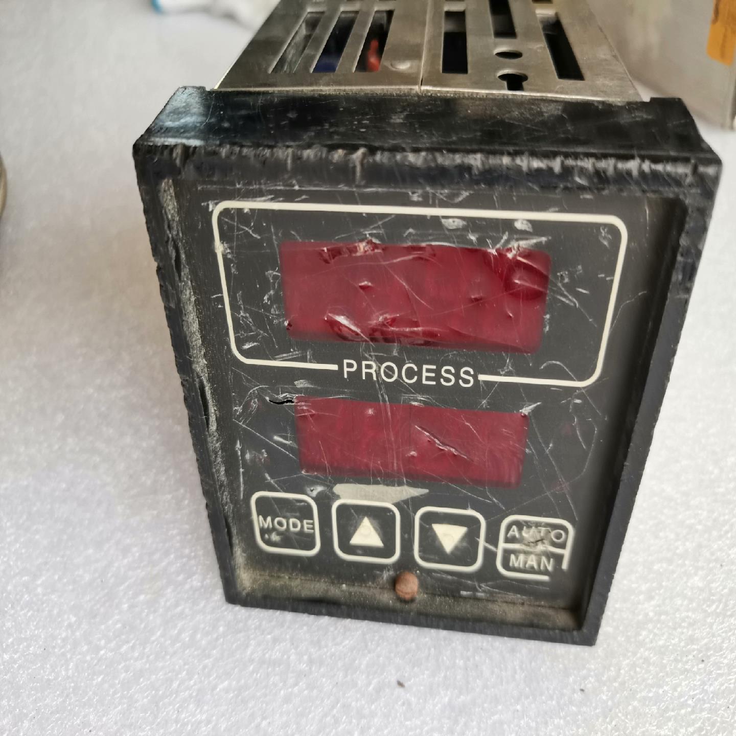 （艺易商行）美国瓦特隆Watlow温控器945A-1CA0-A0AB温度