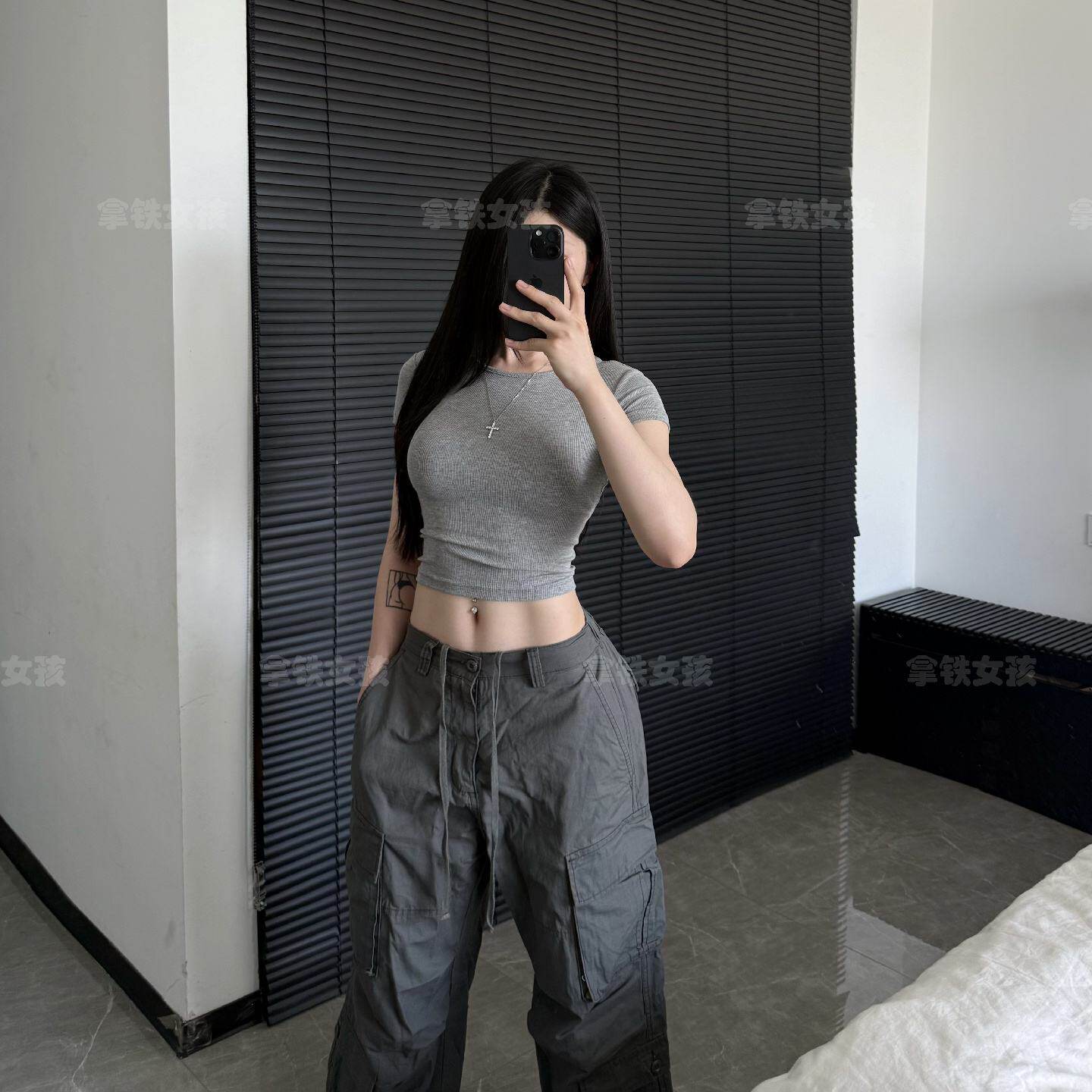 拿铁女孩正肩圆领t恤女短袖短款夏露脐修身打底内搭紧身上衣修身