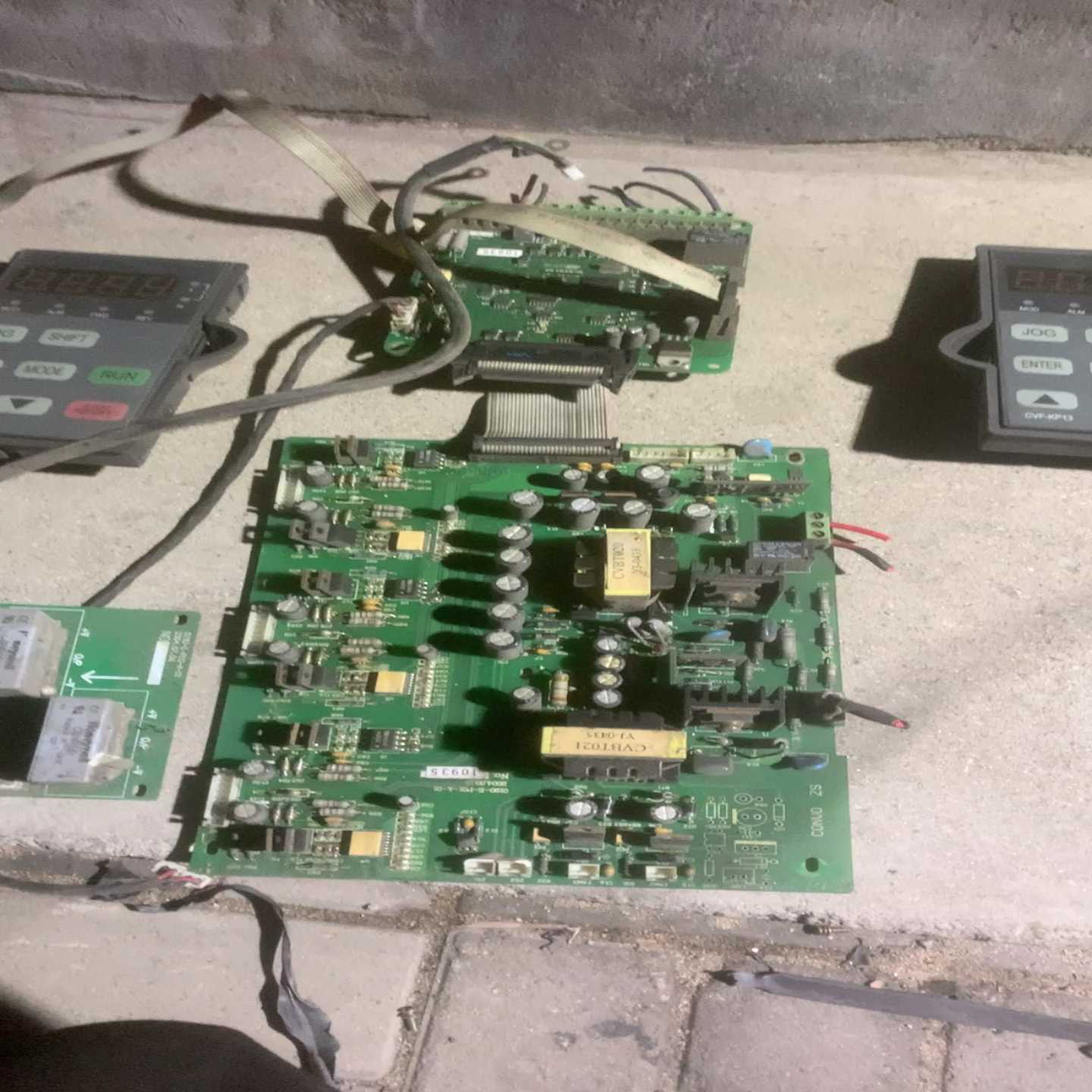 询价~接触器LC1D300M7C，线圈220V，一起有6台，