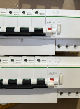 施耐德漏电保护断路器C120H4PC125成色如图