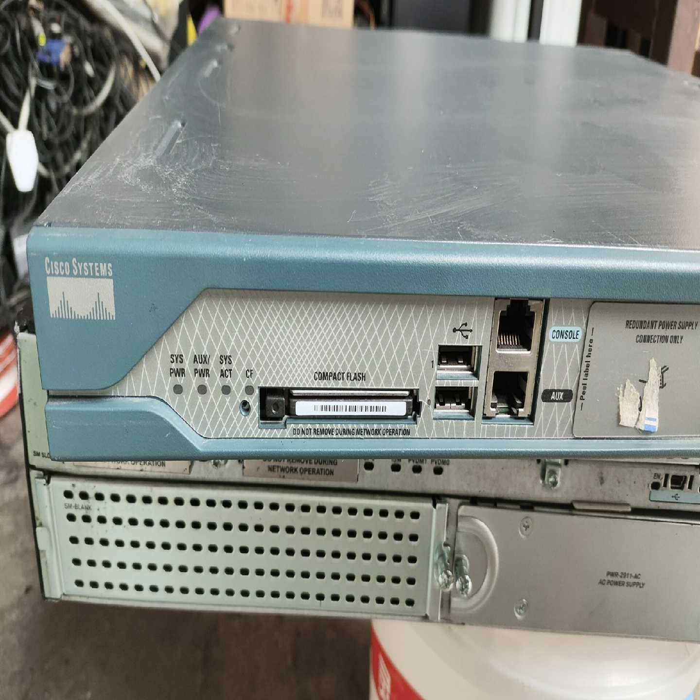 议价思科2811企业级路由器,机房改造拆下来的,功能正常,实物图