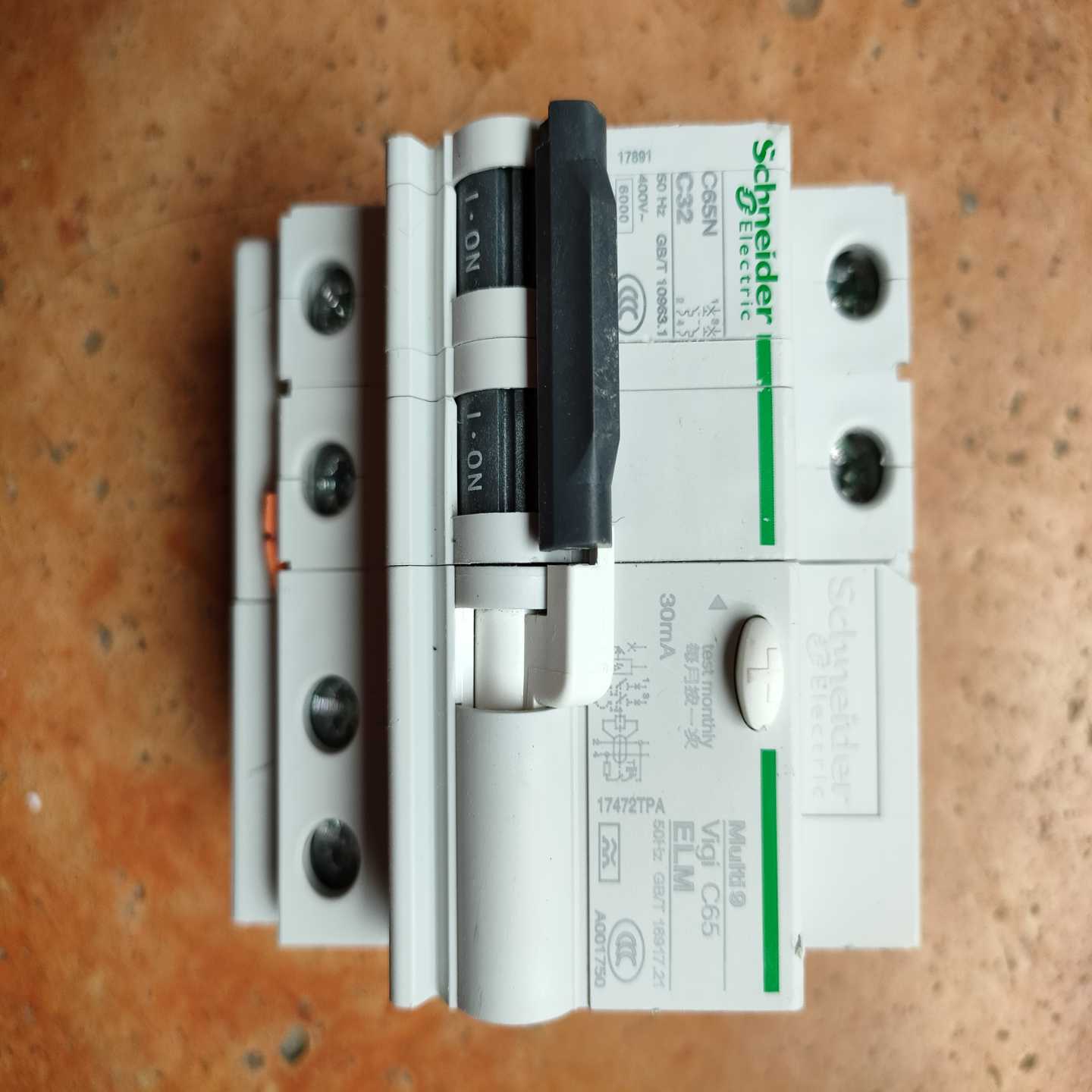 施耐德C65N系列电磁式漏电，16安32安，