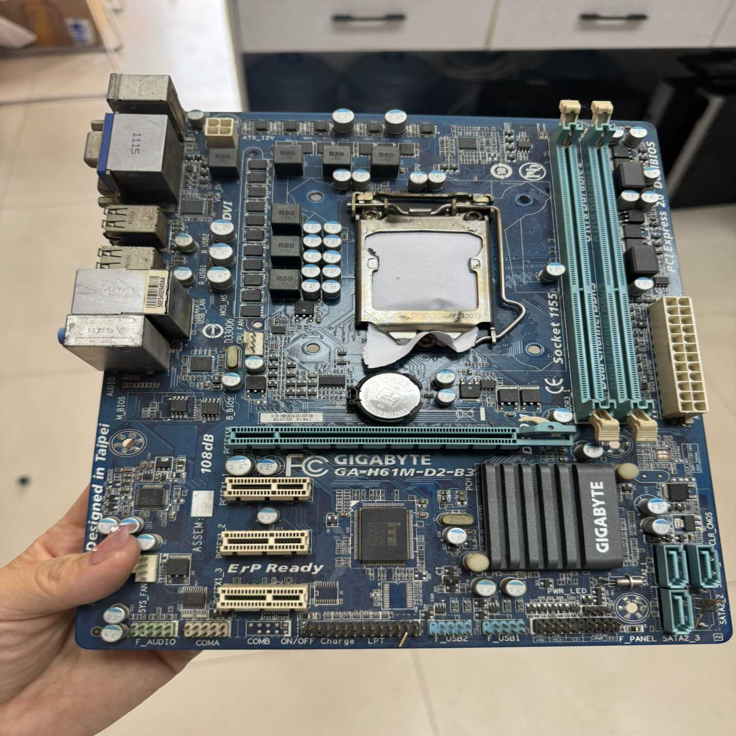 技嘉GA-H61M-D2-B3主板,1155针接口,支持二代--议价商品