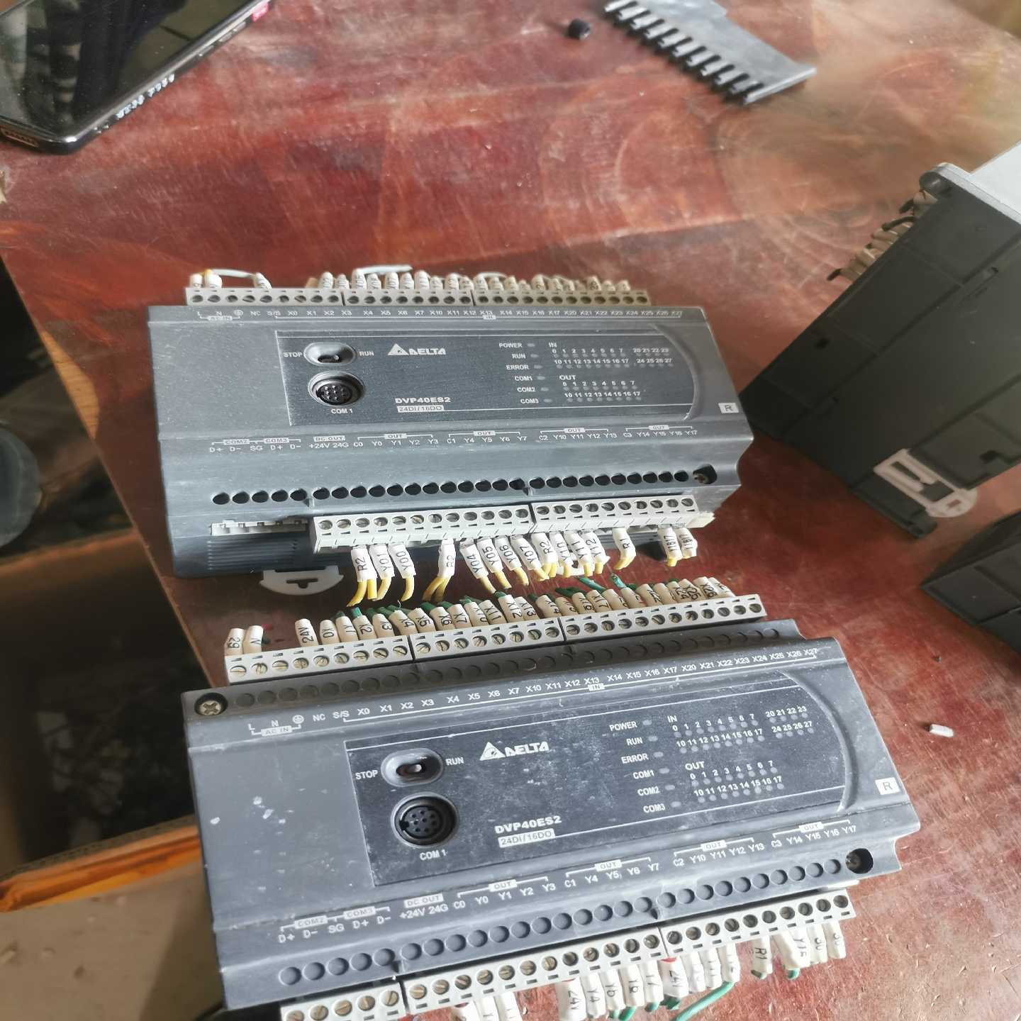 台达PLCDVP40ES200R实物拍摄成色如图功能--议价商品