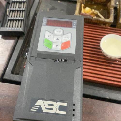 溢价-9.5新ABC变频器2.2瓦380v电压型号ad8议价