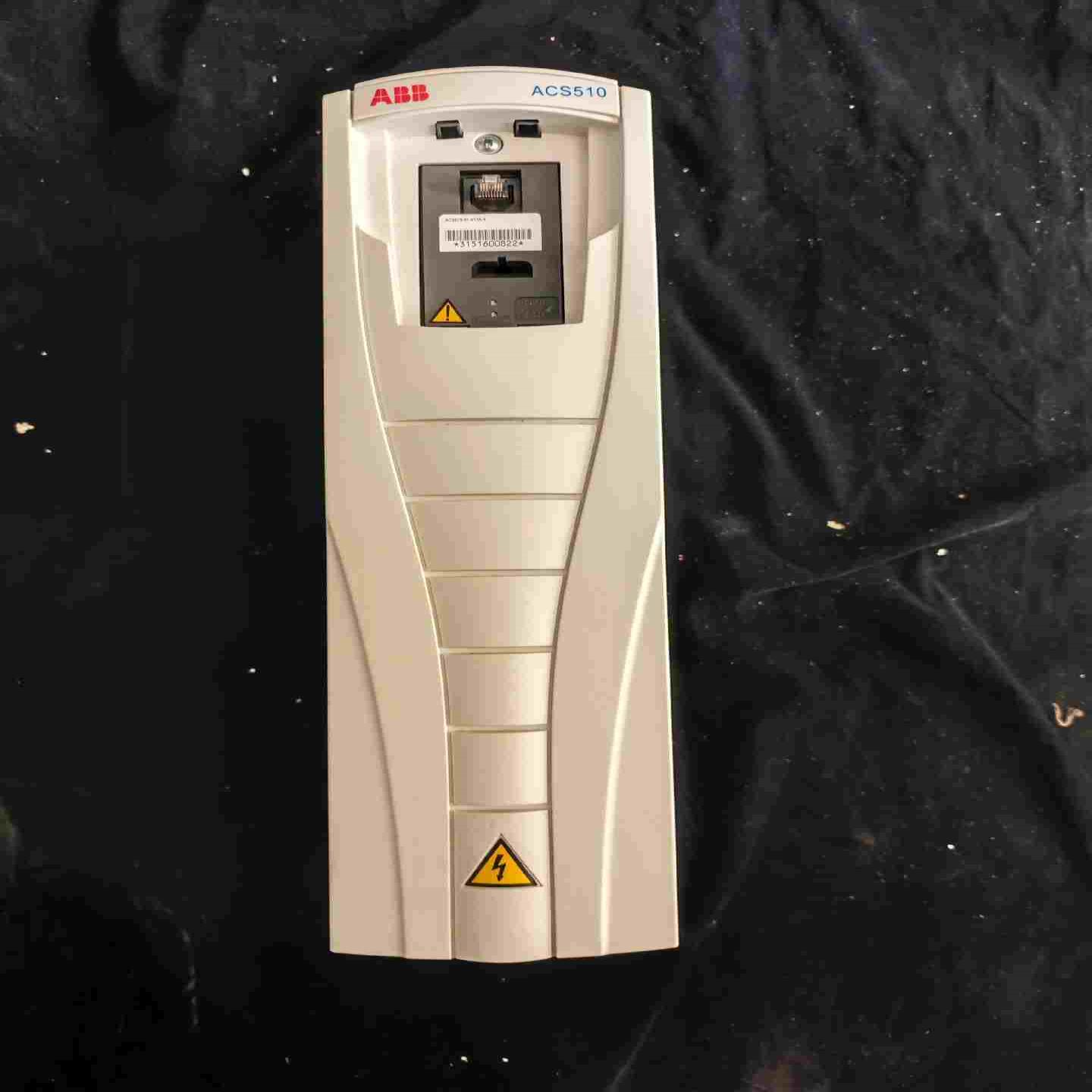 Abb变频器ACS510-01-017A-4实物成色如图