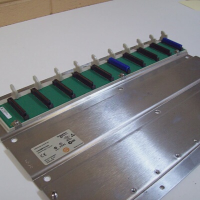 SCHNEIDER 140XBP01000 MODICON QUANTUM BACKPLANE 10 SLOT  USE