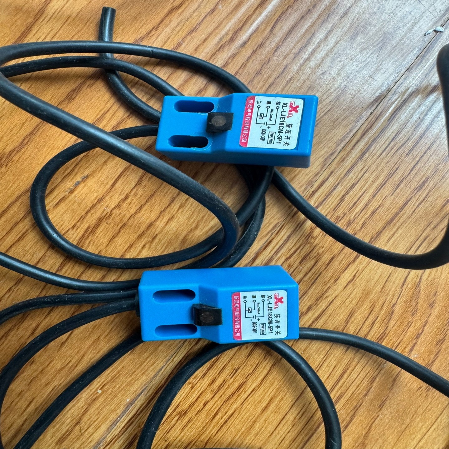 【请询价】接近开关XL-LJE18CM-5P1实物实图功能完好