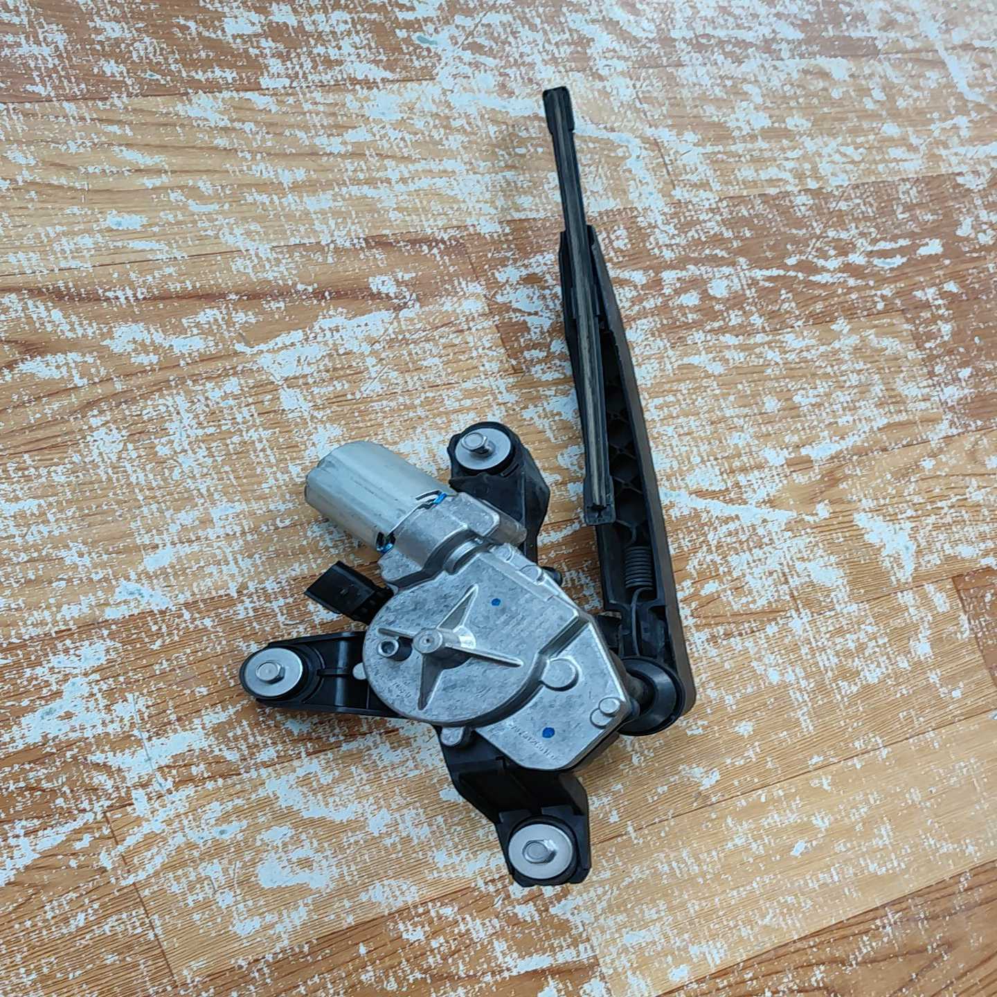 别克新款GL8653T原车后尾门雨刷电机一套，事故尾门上拆--议价商