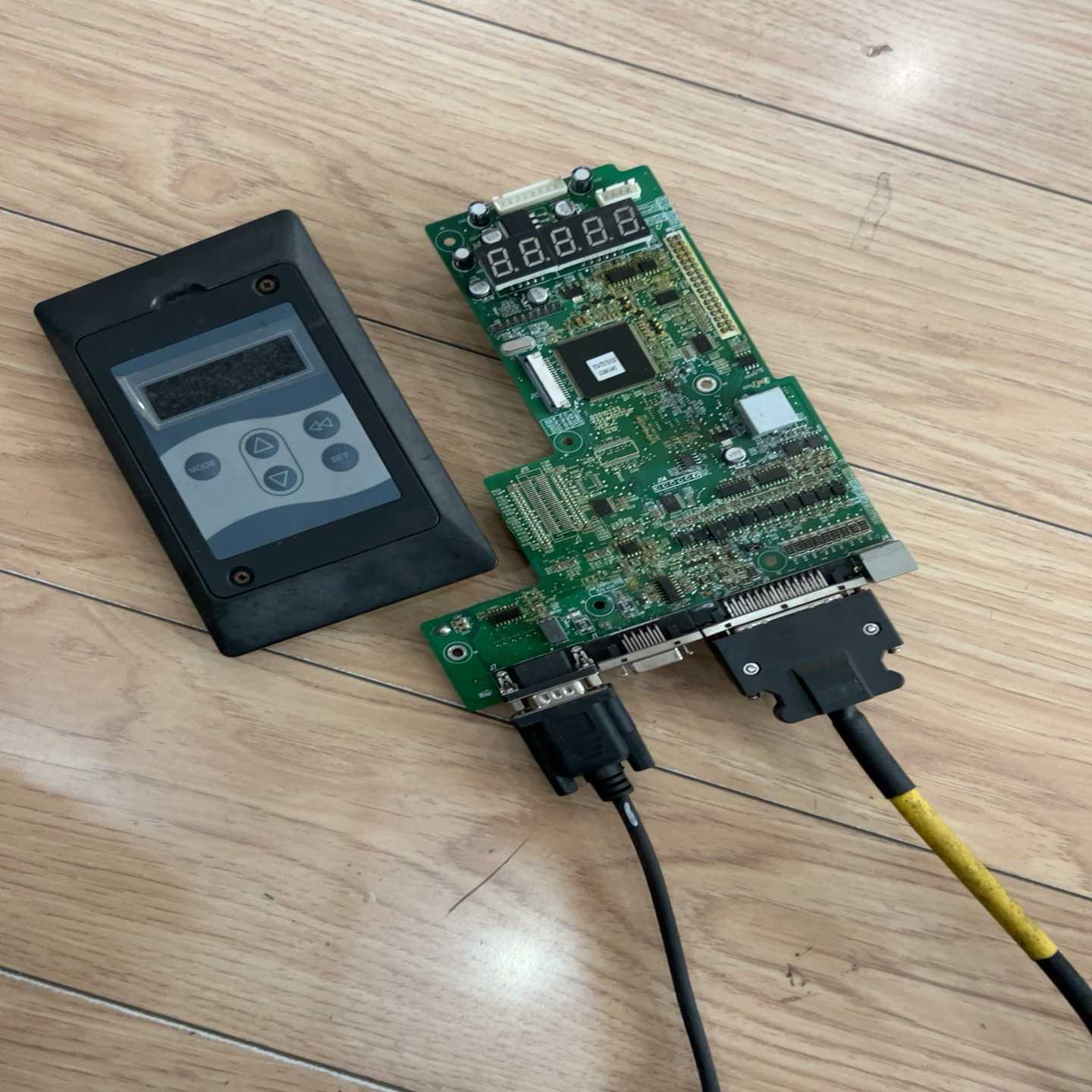 咨询-汇川驱动器主板s55at017iu1，带操做面板，低